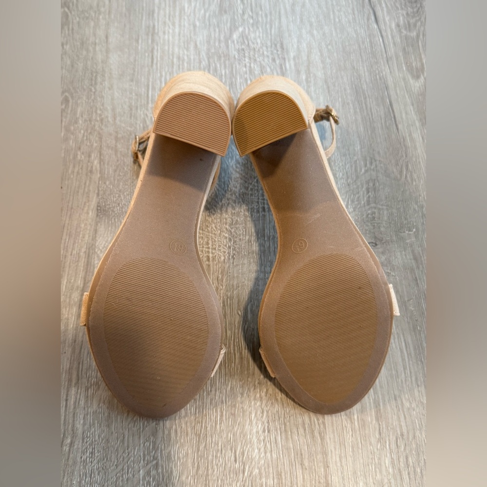 Lulu’s Taylor Block Heel - Picture 5 of 5
